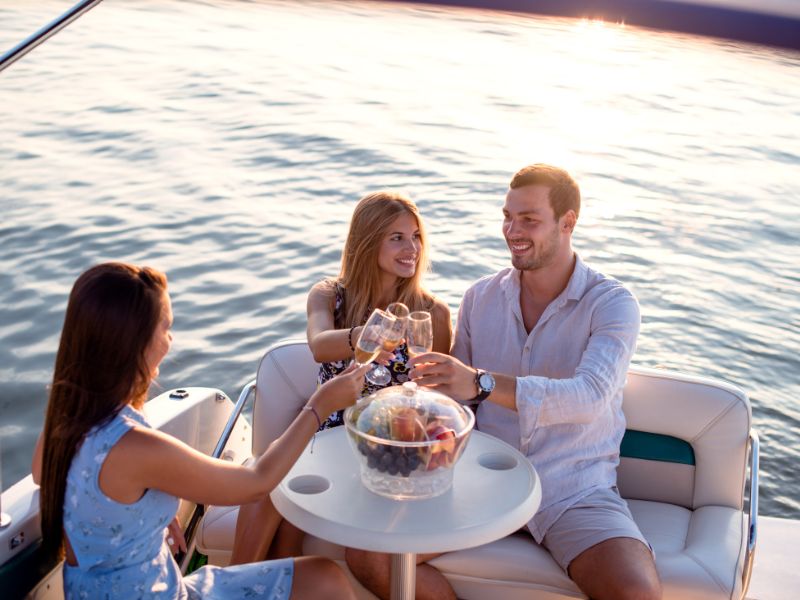 Looking After Your Sailing Guests on Super Yachts and Mega Yachts is Your Number 1 Priority with a Yacht Job.